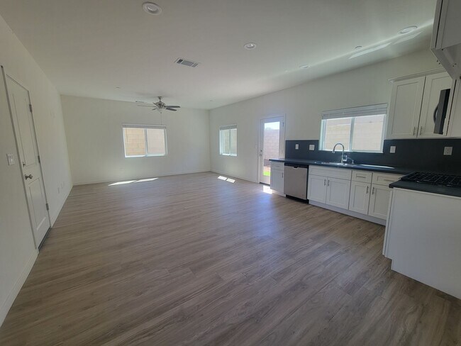 Photo - 8301 Grandy St Unidad 8301 Grandy B