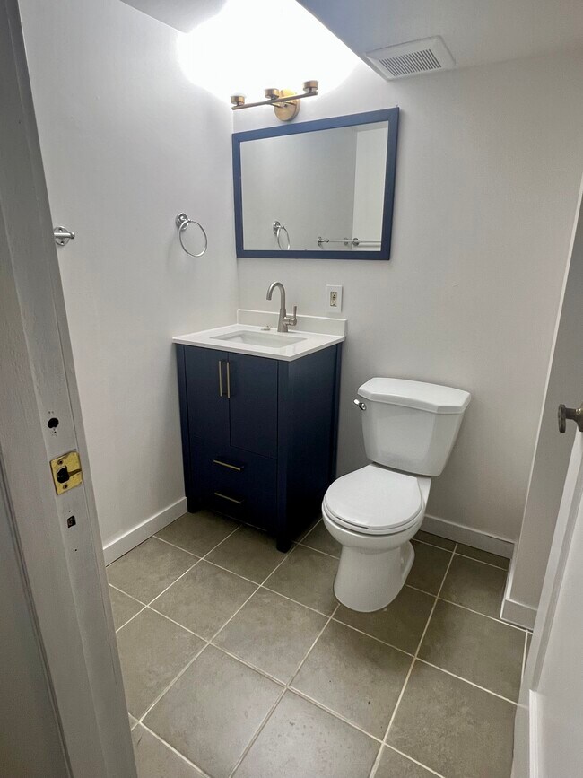 Photo - 3285 8th Av W