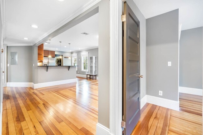 Photo - 22 Clarendon Ave Unidad 2A Rental