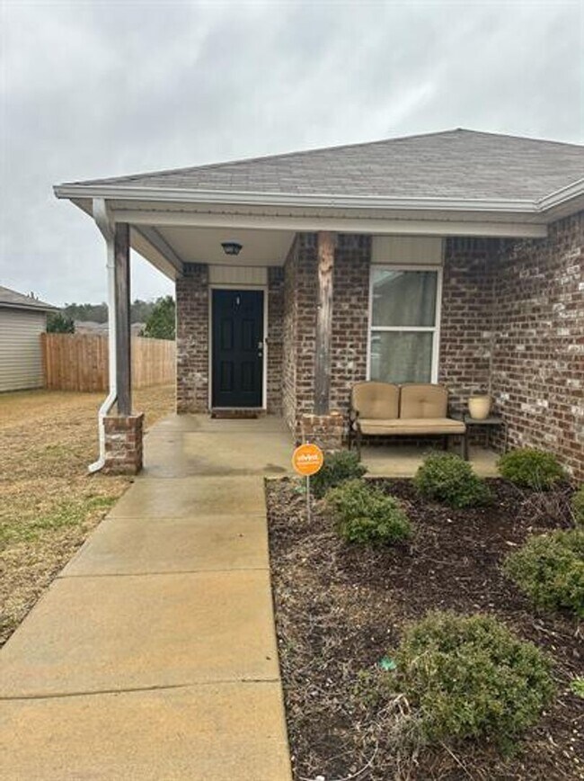 Inviting 3-Bed, 2-Bath Home with Open Floo... - Inviting 3-Bed, 2-Bath Home with Open Floo...