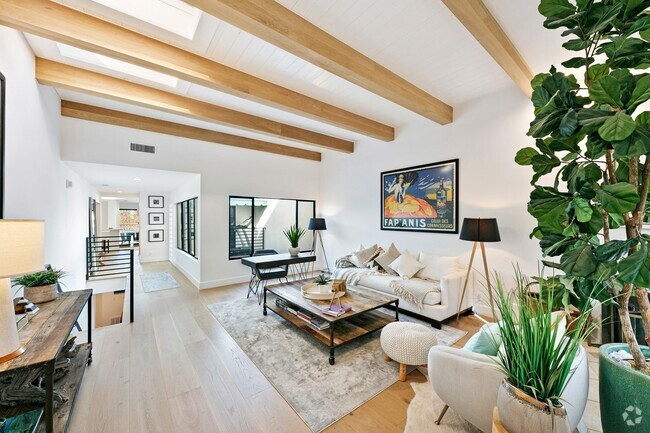 Building Photo - 6502 Dume Dr Rental