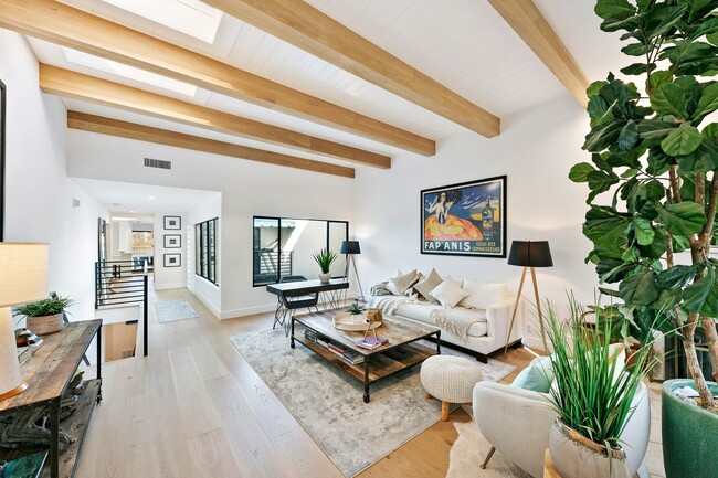 Building Photo - 6502 Dume Dr Rental