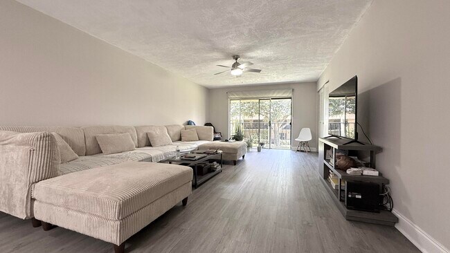 Photo - 2925 SW 22nd Ave Unit 203