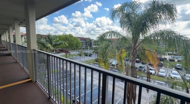 Building Photo - 1400 SW 131st Way Unit 407Q