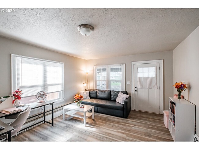 Photo - 550 Rosemont Ave NW