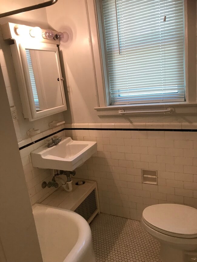 Photo - Forest Plaza Apartments