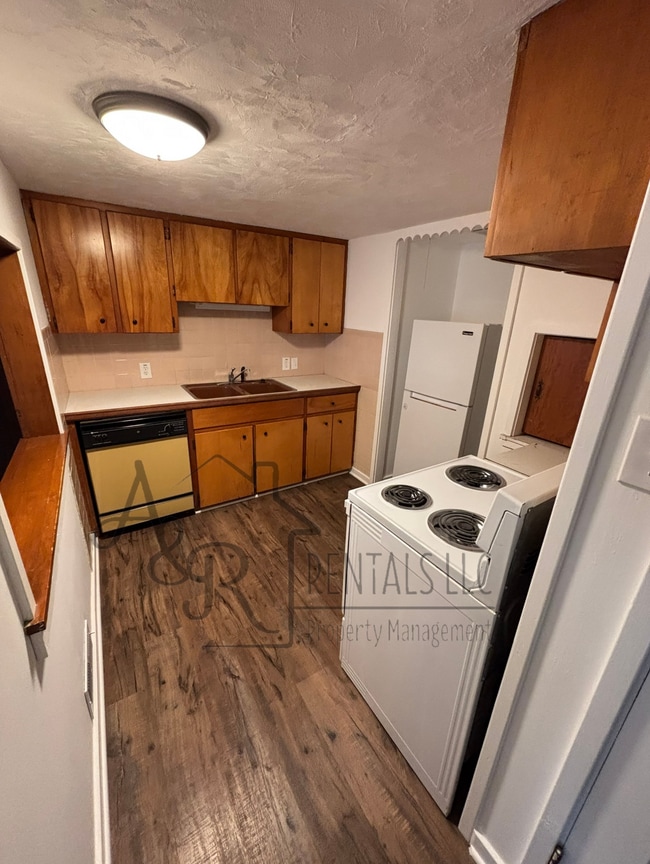 Photo - 467 Fieldcrest Dr