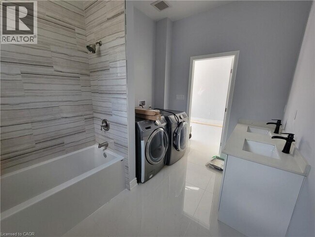 Photo - 103 Peel St