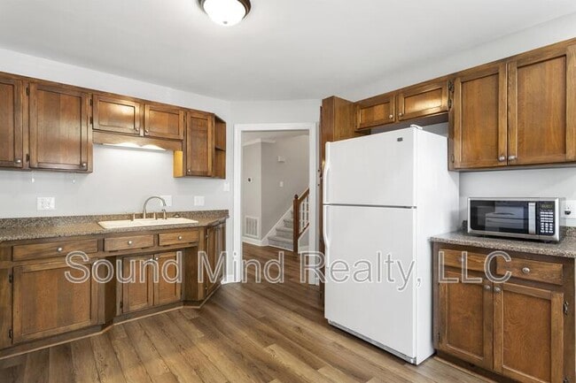 Photo - 112 Lomond Ln