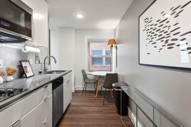 Photo - The Netherland Apartments