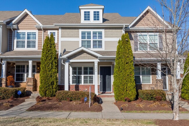 2 Bed, 2.5 Bath Townhome w/ Garage and Fen... - 2 Bed, 2.5 Bath Townhome w/ Garage and Fen...