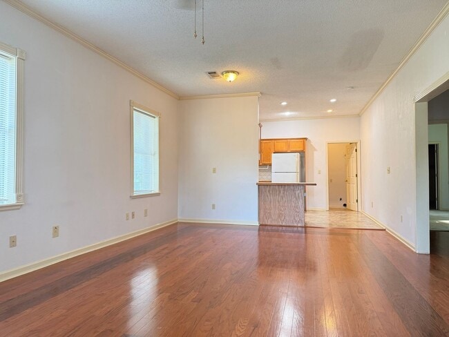 Photo - 704 E North St