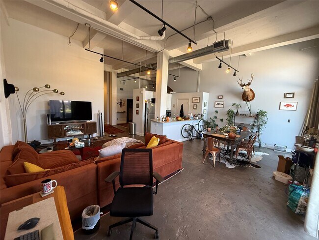 Photo - 915 N San Jacinto St