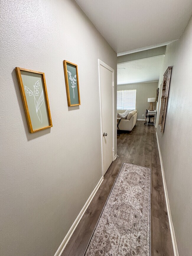 Photo - 718 Alyse St