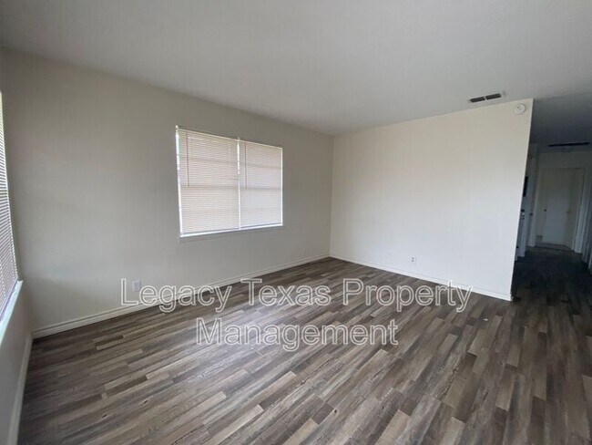 Photo - 108 Pine St