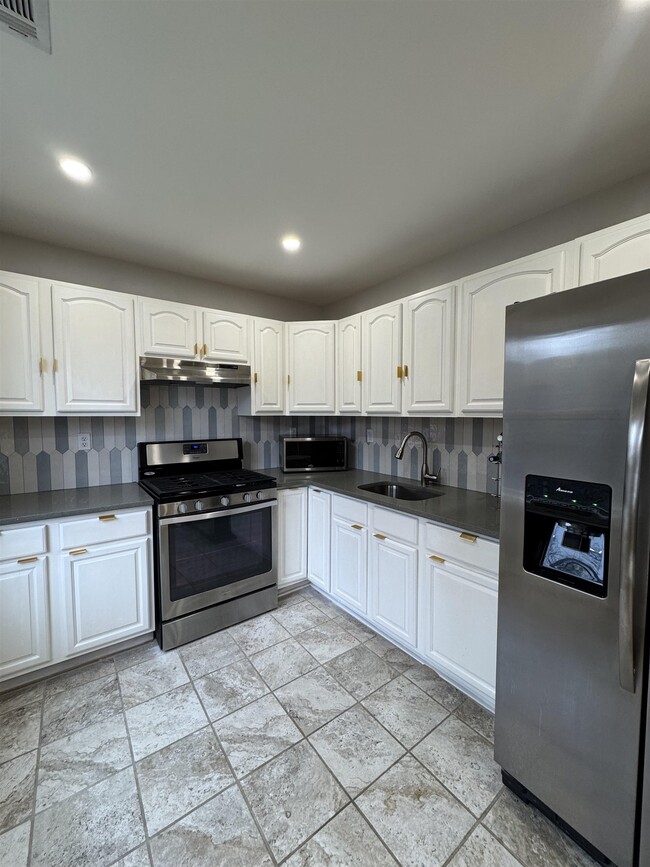Photo - 22 Manning Ave Condo Unit 2