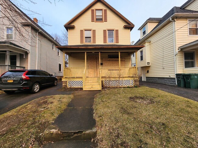 Three Bedroom Single Family Home! - Three Bedroom Single Family Home!