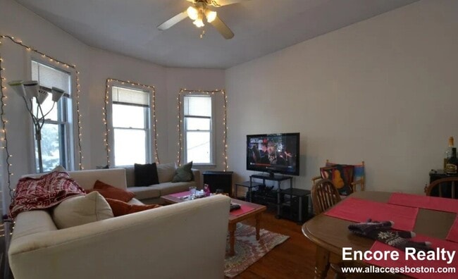 Building Photo - 26 Haskell St Unit 1 Rental