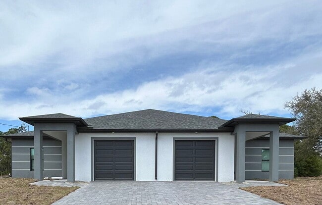 Building Photo - 2222 Leda Ave S