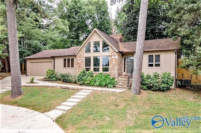 Building Photo - 710 Crestview Dr Rental