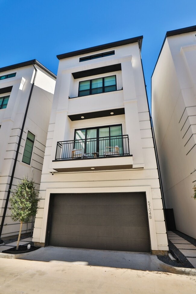 Photo - 5704 Fairdale Ln