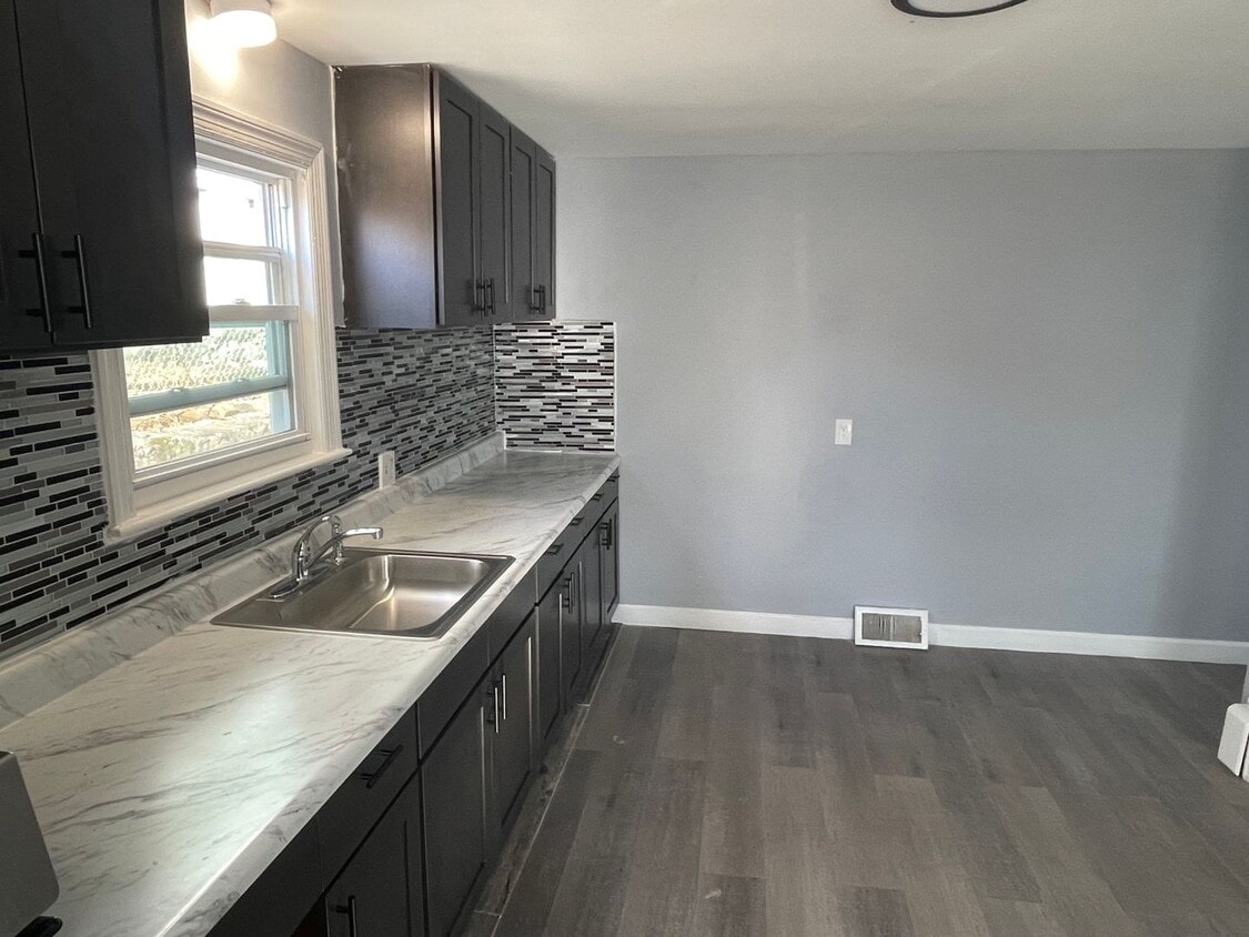 Newly renovated 5 bedroom single family ho... - Newly renovated 5 bedroom single family ho...
