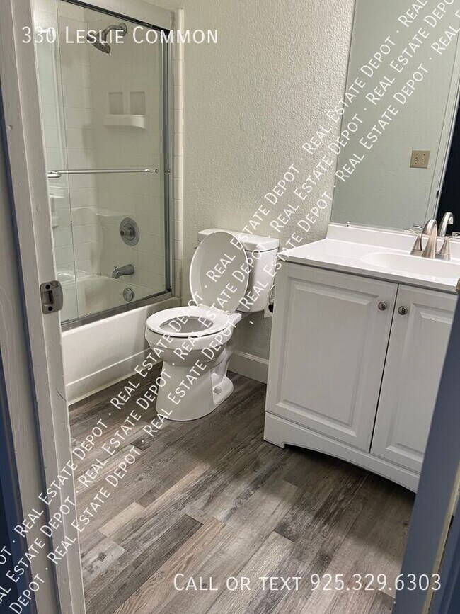 Photo - 330 Leslie Common