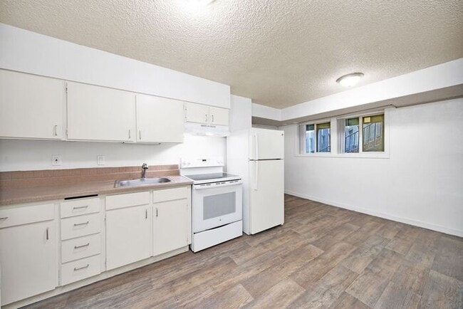 Photo - FIRST MONTHS RENT FREE! 2 bedroom 1 bath!!