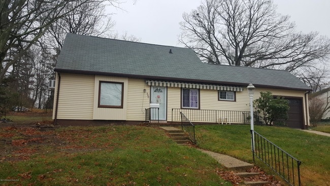 Building Photo - 240 Castlewall Ave