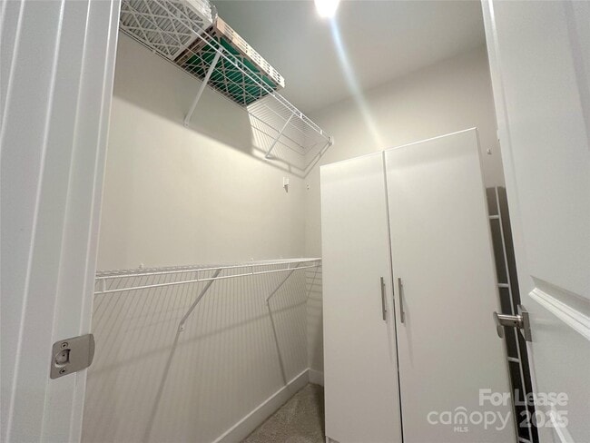 Photo - 460 Spearfield Ln