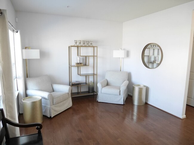 Photo - Stunning 5-Bedroom, 3.5-Bathroom Fully Fur...
