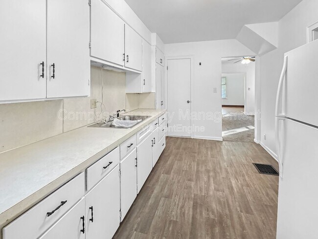 Photo - 619 Fulton St E