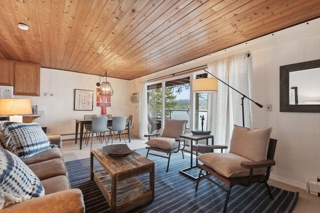 Building Photo - 1 bedroom, 1 bath condo on Whitefish Lake