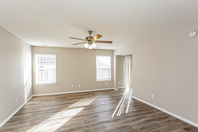 Photo - 6539 Townsend Way