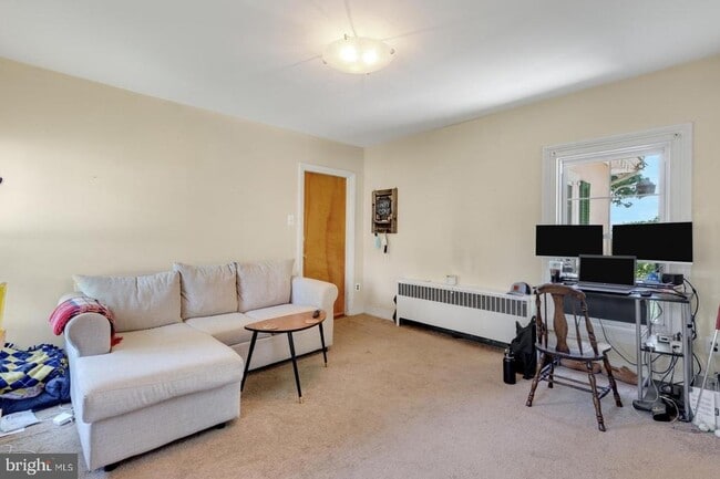Building Photo - 350 Green Ln Unit 2R