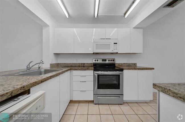 Building Photo - 2031 Coral Ridge Dr Unit 208S Rental