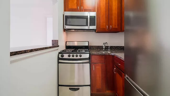 Photo - 314 E 34th St