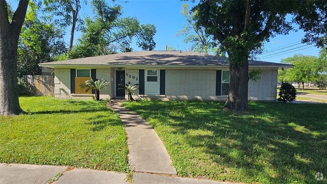 Building Photo - 5502 Chantilly Ln Rental