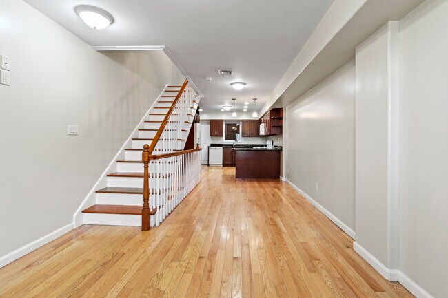 Photo - 236 W Oxford St