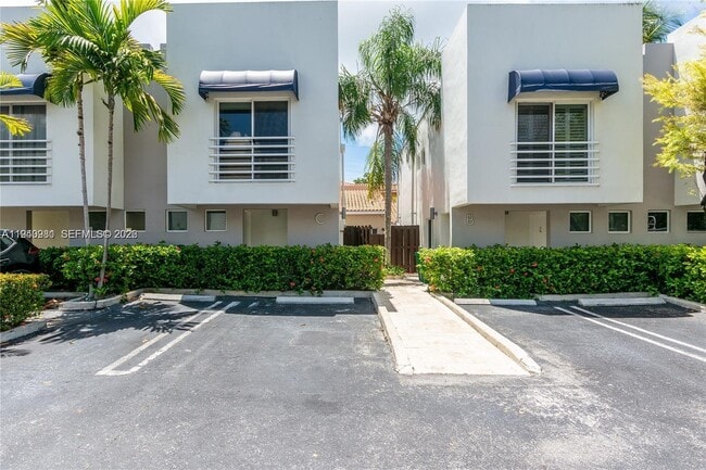 Photo - 2945 Bridgeport Ave