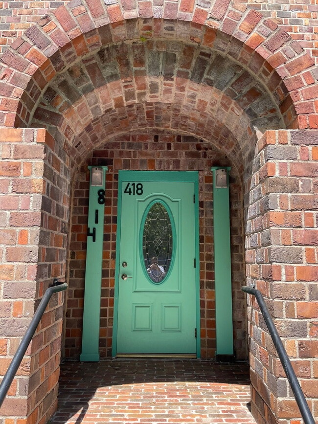 Photo - Recently remodeled 2/1 in Midtown!