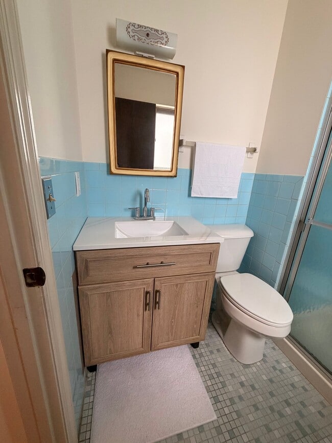 Photo - 5404 Quincy St