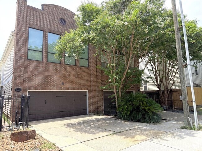 Building Photo - 5237 Center St Rental