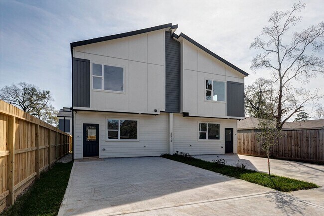 Photo - 5912 Mayle St