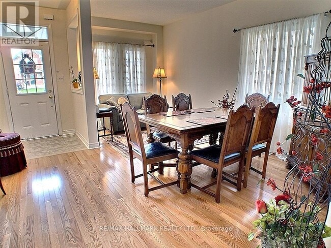 Photo - 135 Maroon Dr