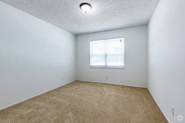 2 BR, 1 BA - 841SF