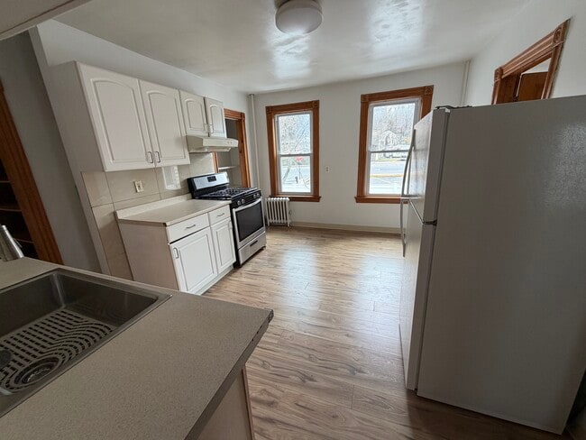 Kitchen - 6 Smythe St Unit 2