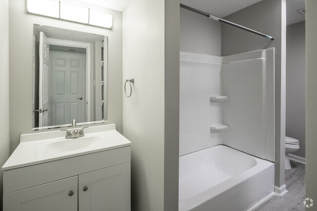 1BR, 1BA - 773SF - Bathroom
