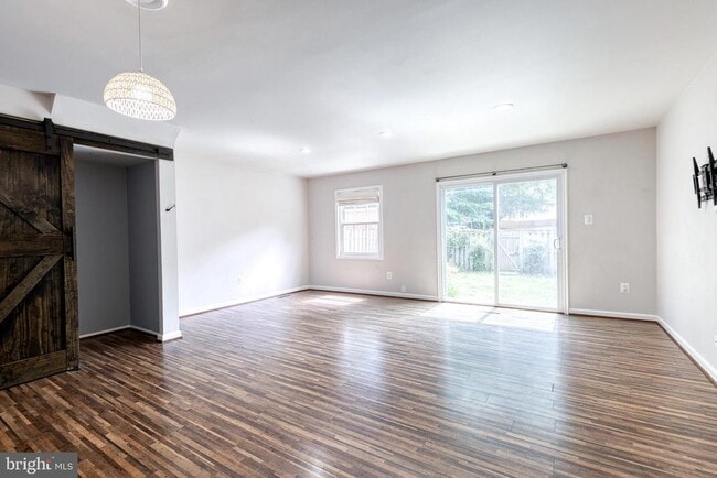 Photo - 1669 Yorktown Ct