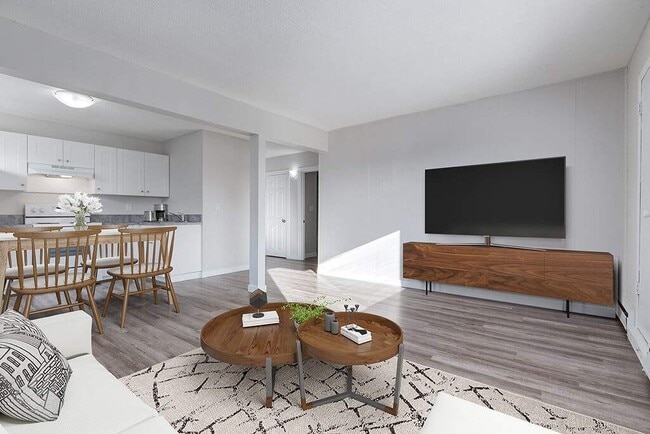 Building Photo - Astor Villa